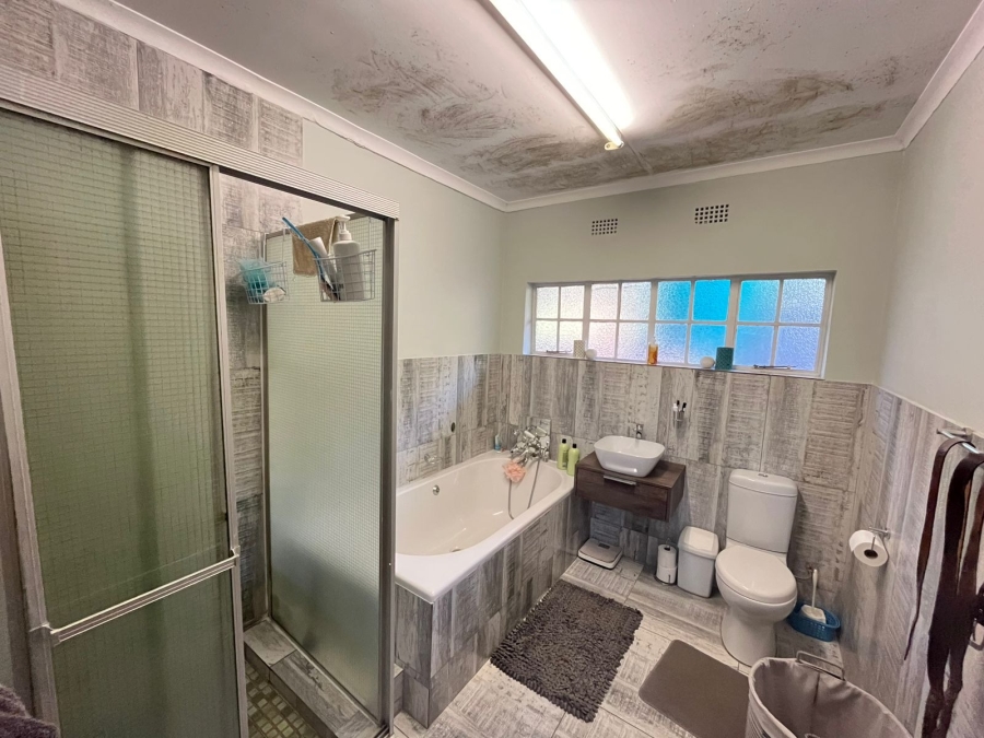 5 Bedroom Property for Sale in Protea Park North West